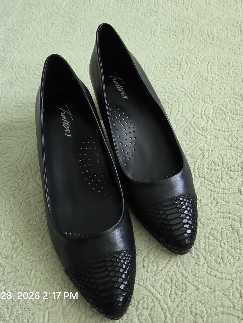 Trotters Blk Croc Dress Pump